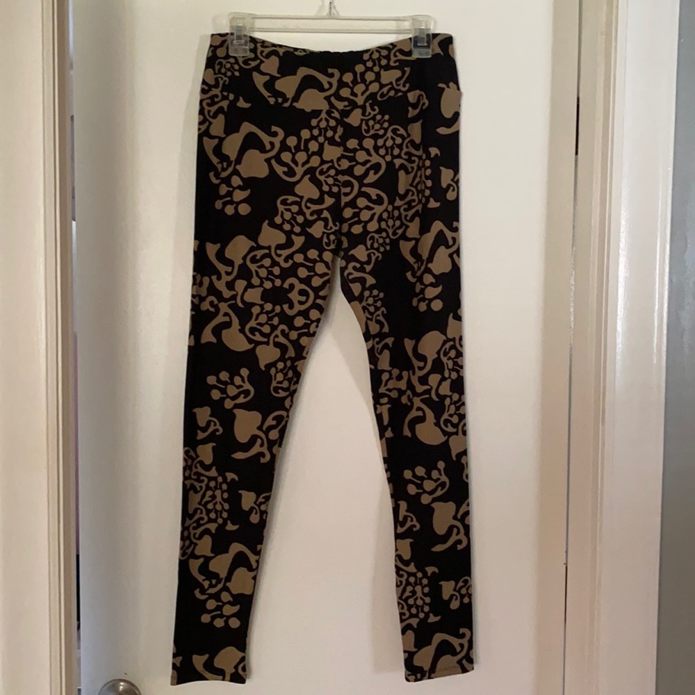 LulaRoe Tall and Curvy leggings